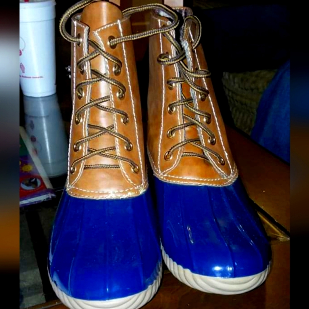 NEVER WORN Duck Boots - Size 7.5